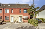Royale eindwoning met 5 slaapkamers, prieel en veel comfort in Hardinxveld-Giessendam!
