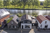 Vrijstaand wonen aan het water! Luxe, rust en ruimte aan het Merwedekanaal!