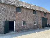 Multifunctionele bedrijfsruimte/opslagruimte (ca. 346 m² gedeeltelijk bespreekbaar) gelegen in het buitengebied van Nieuwland, nabij Leerdam.